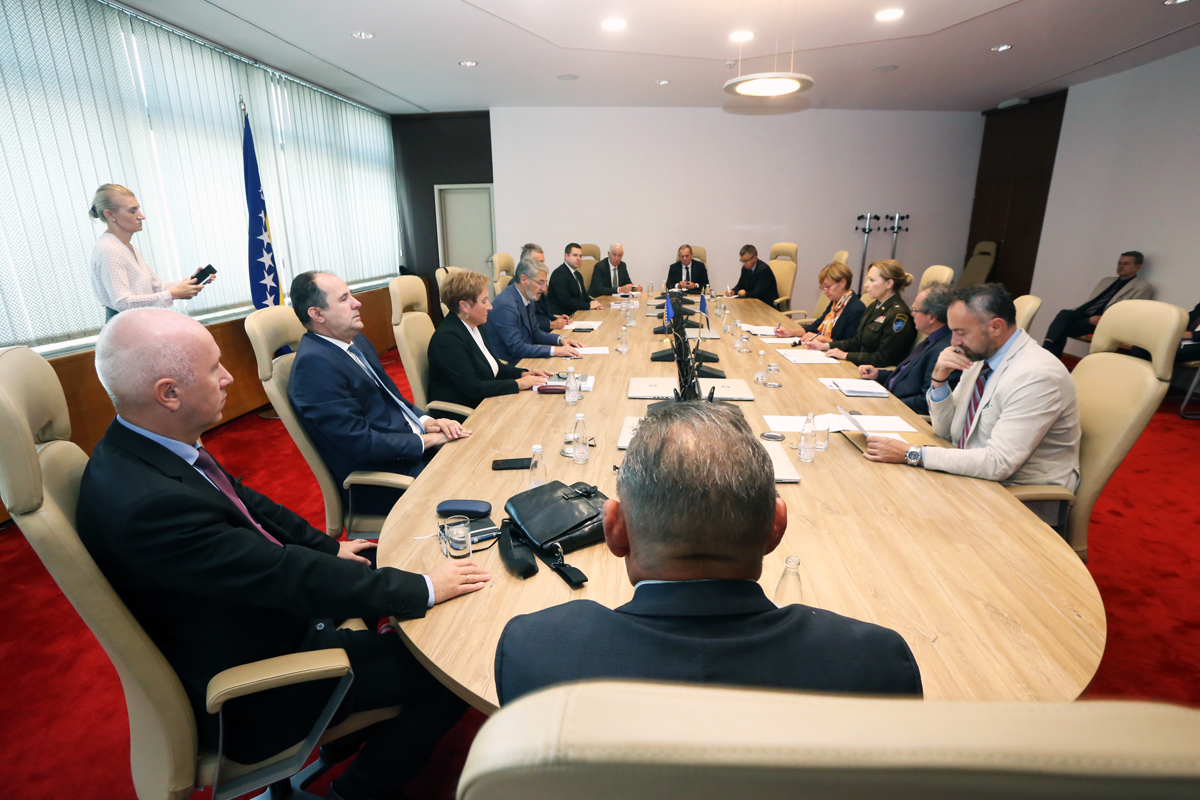 Чланови Заједничке комисије за одбрану и безбједност БиХ и Делегације ПСБиХ у ПСНАТО-а разговарали са командантицом НАТО штаба у Сарајеву